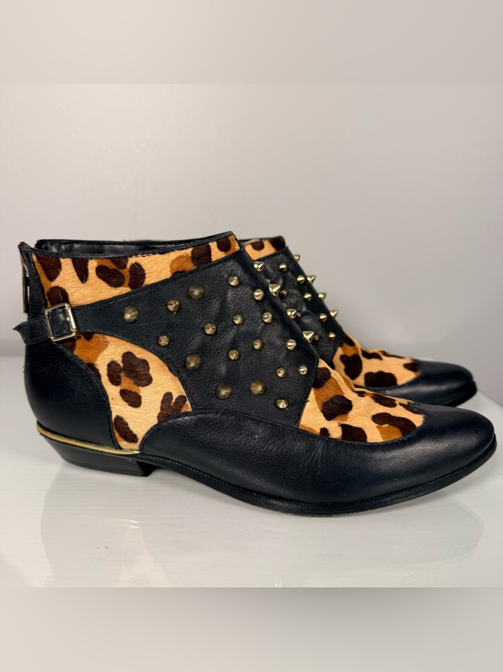 Schutz Ponyhair Leopard Print Moto Boots Black Leather Gold Studded Womens 8